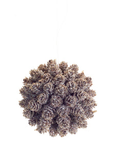 Ornamento con forma de esfera de mini piñas de 5" (12.7 cm) diam. de plástico - Eugenia's Decoracion y Regalos